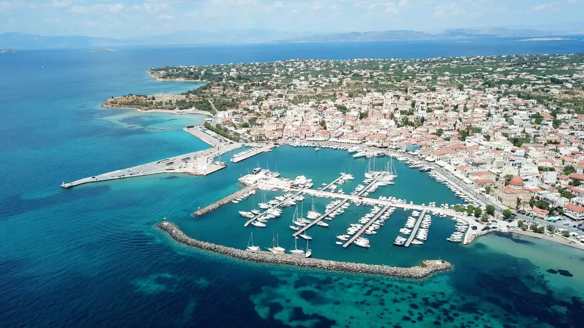 Aegina – porto e destino de ferry