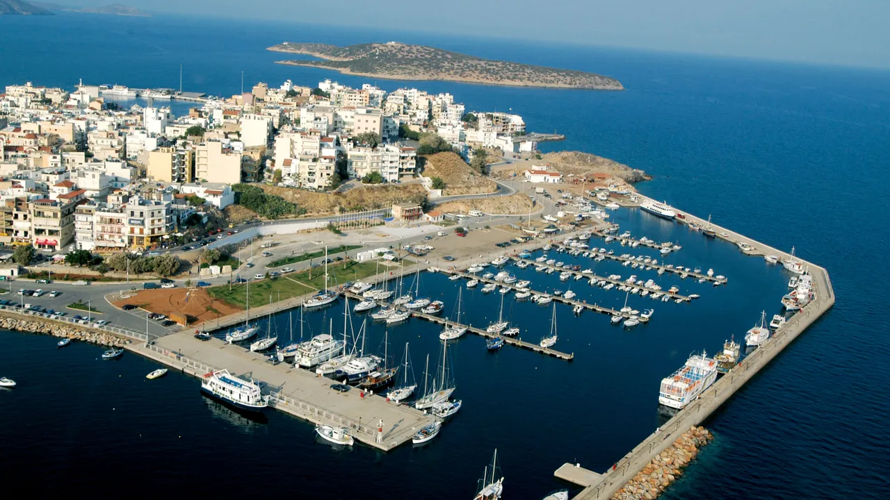 Agios Nikolaos, Zakynthos – porto e destino de ferry