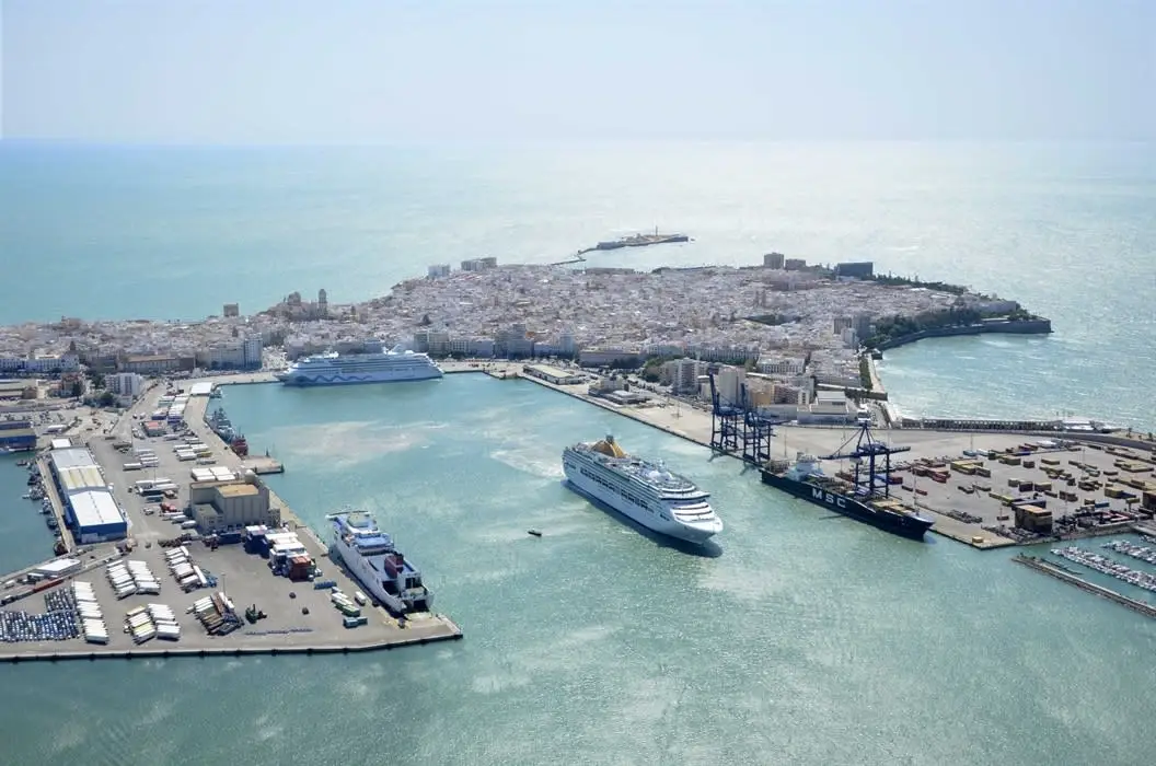 Cádiz – porto e destino de ferry