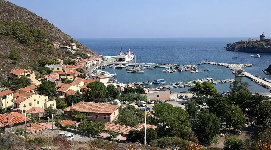 Capraia – porto e destino de ferry