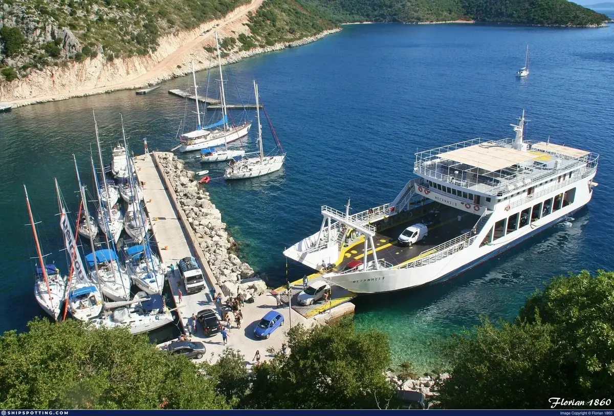 Frikes, Ithaca – porto e destino de ferry