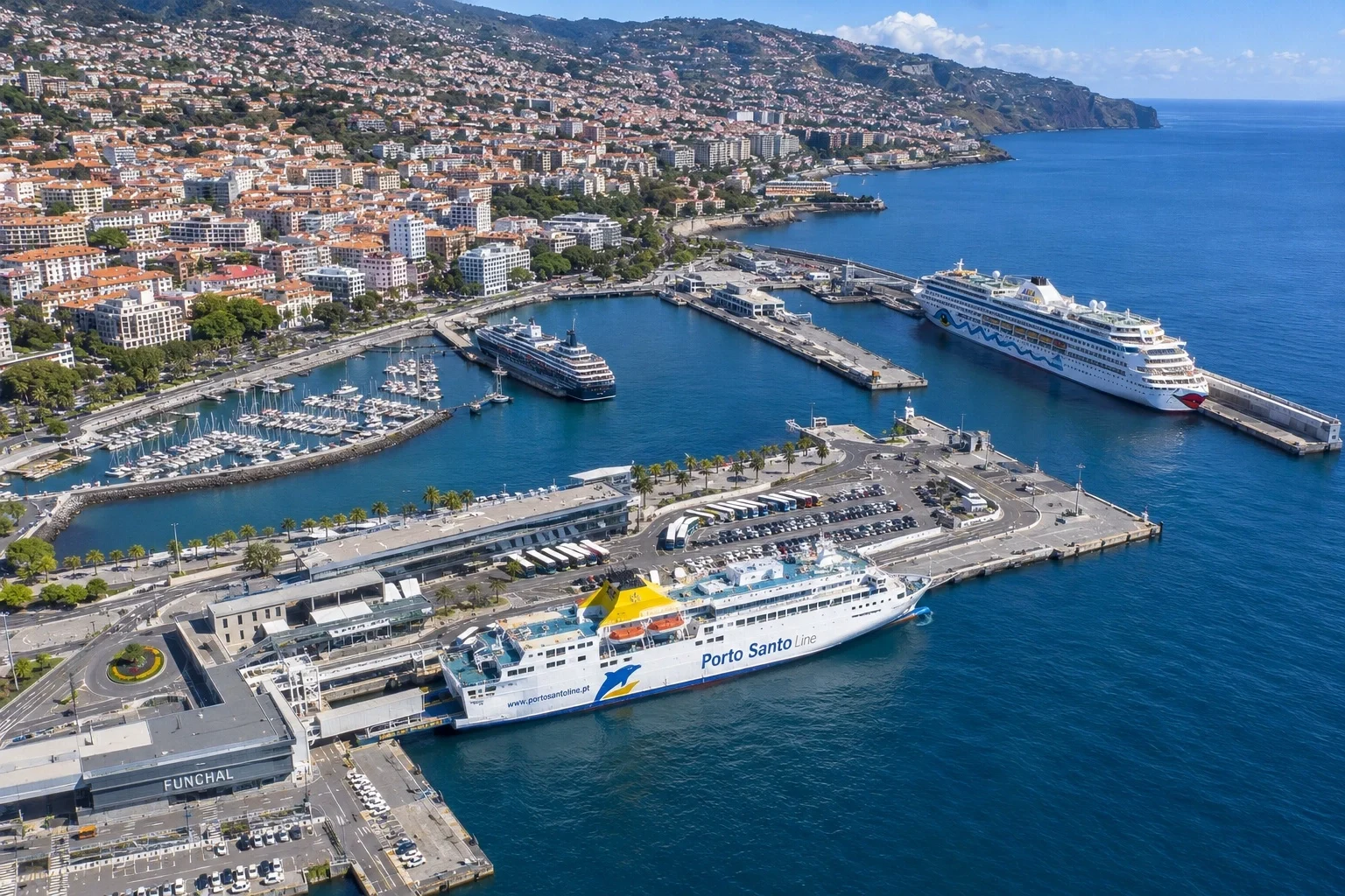 Zona de embarque de passageiros do Porto do Funchal, na Madeira