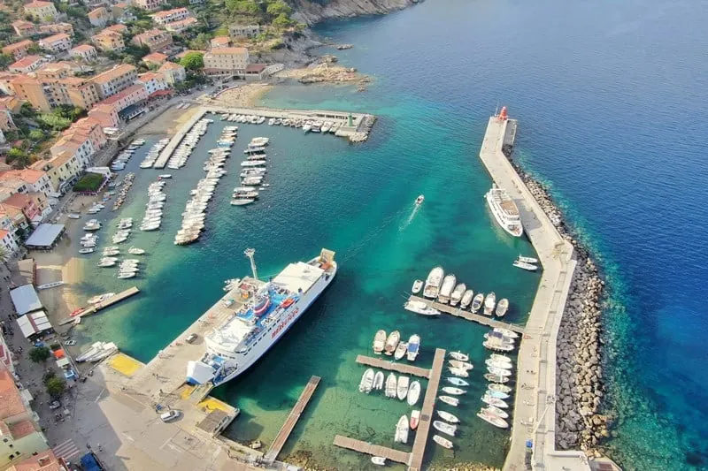 Giannutri – porto e destino de ferry