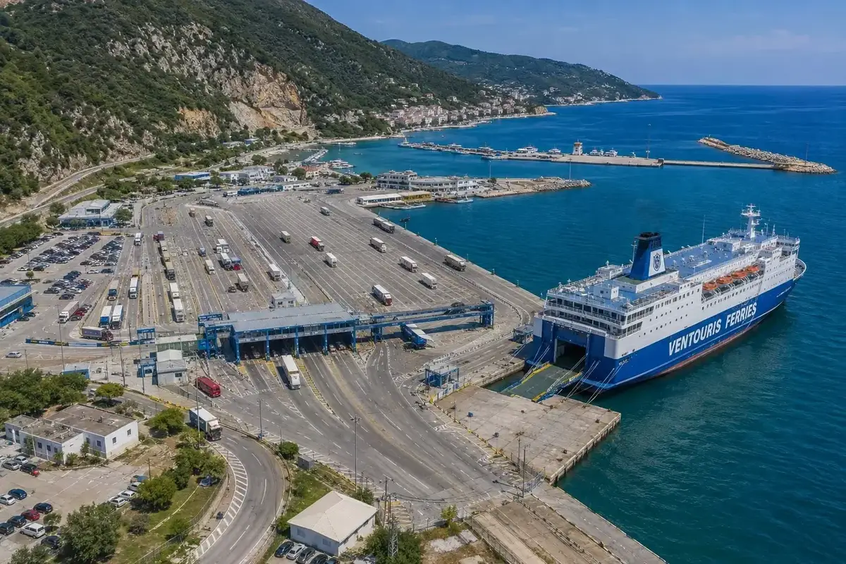 Porto de ferry de Igoumenitsa no oeste da Grécia