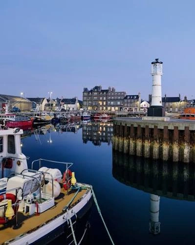 Zona ribeirinha e porto de Kirkwall, nas Órcades