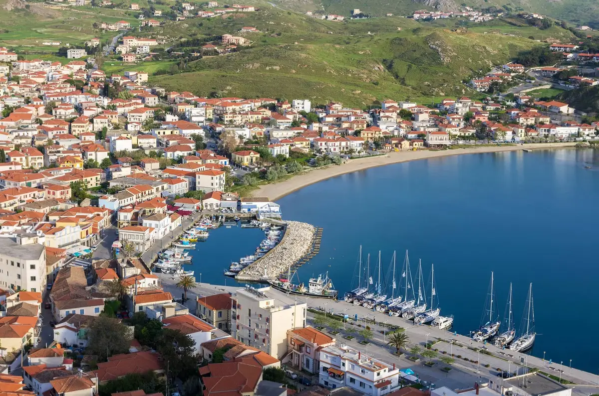 Lemnos – porto e destino de ferry