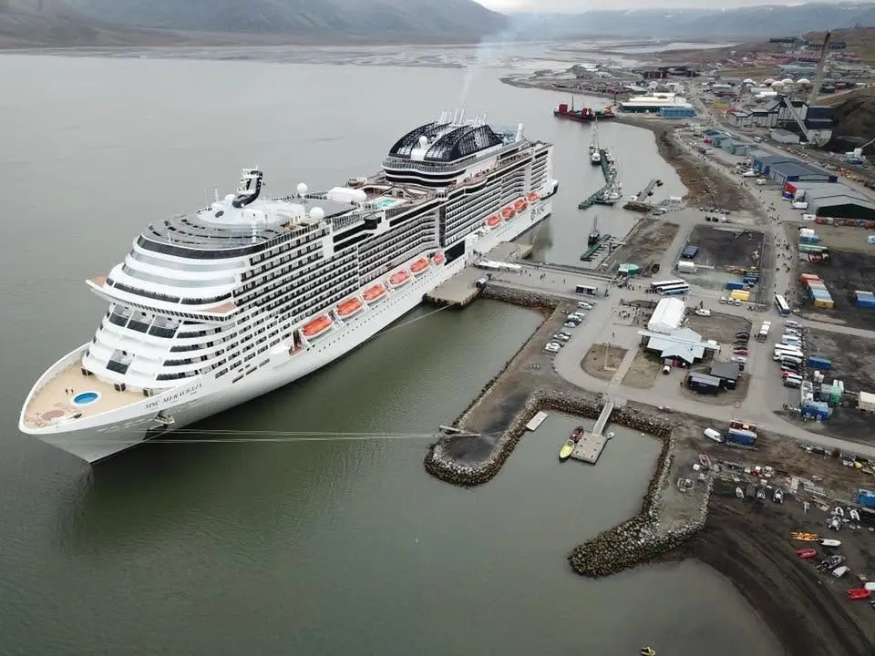 Longyearbyen – porto e destino de ferry