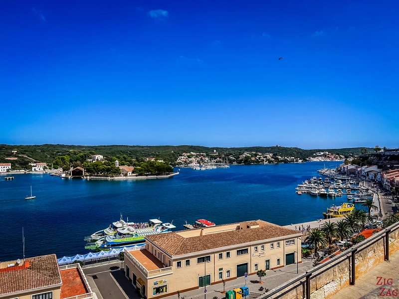 Mahón – porto e destino de ferry
