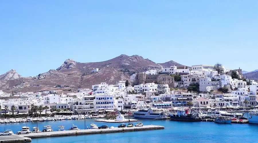 Naxos – porto e destino de ferry