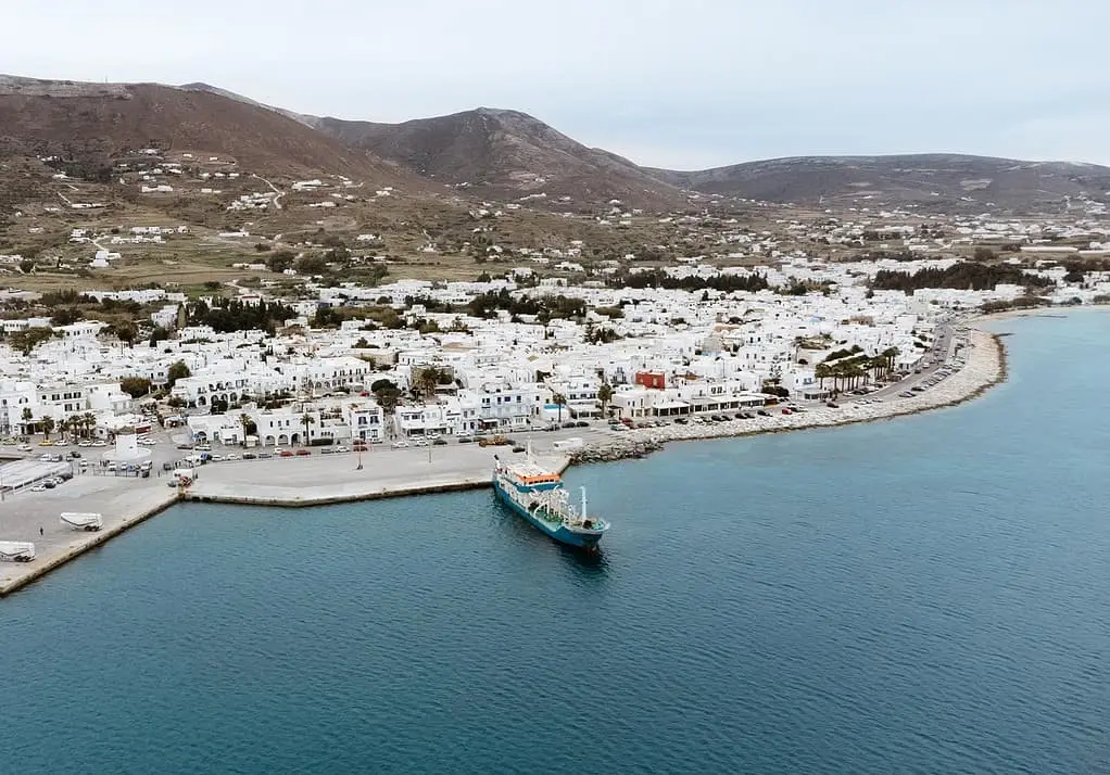 Paros – porto e destino de ferry