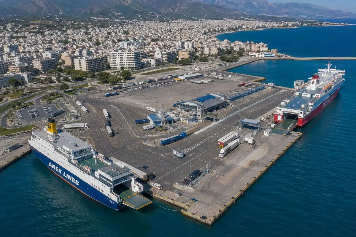 Porto de ferry de Patras