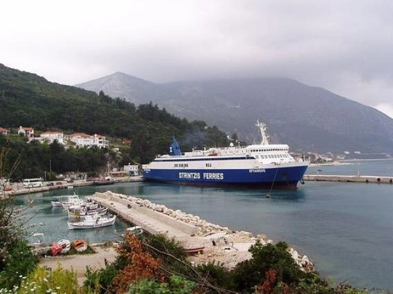 Poros, Kefalonia – porto e destino de ferry
