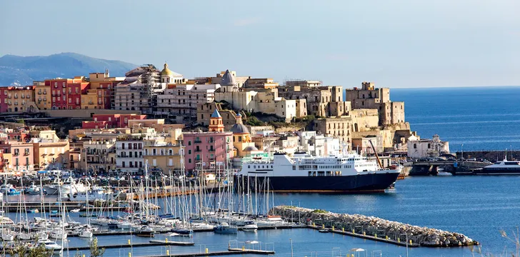 Pozzuoli – porto e destino de ferry