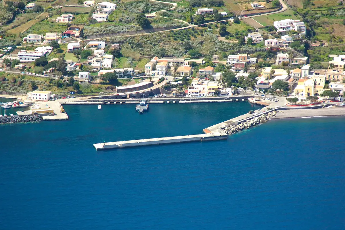 Santa Marina Salina – porto e destino de ferry