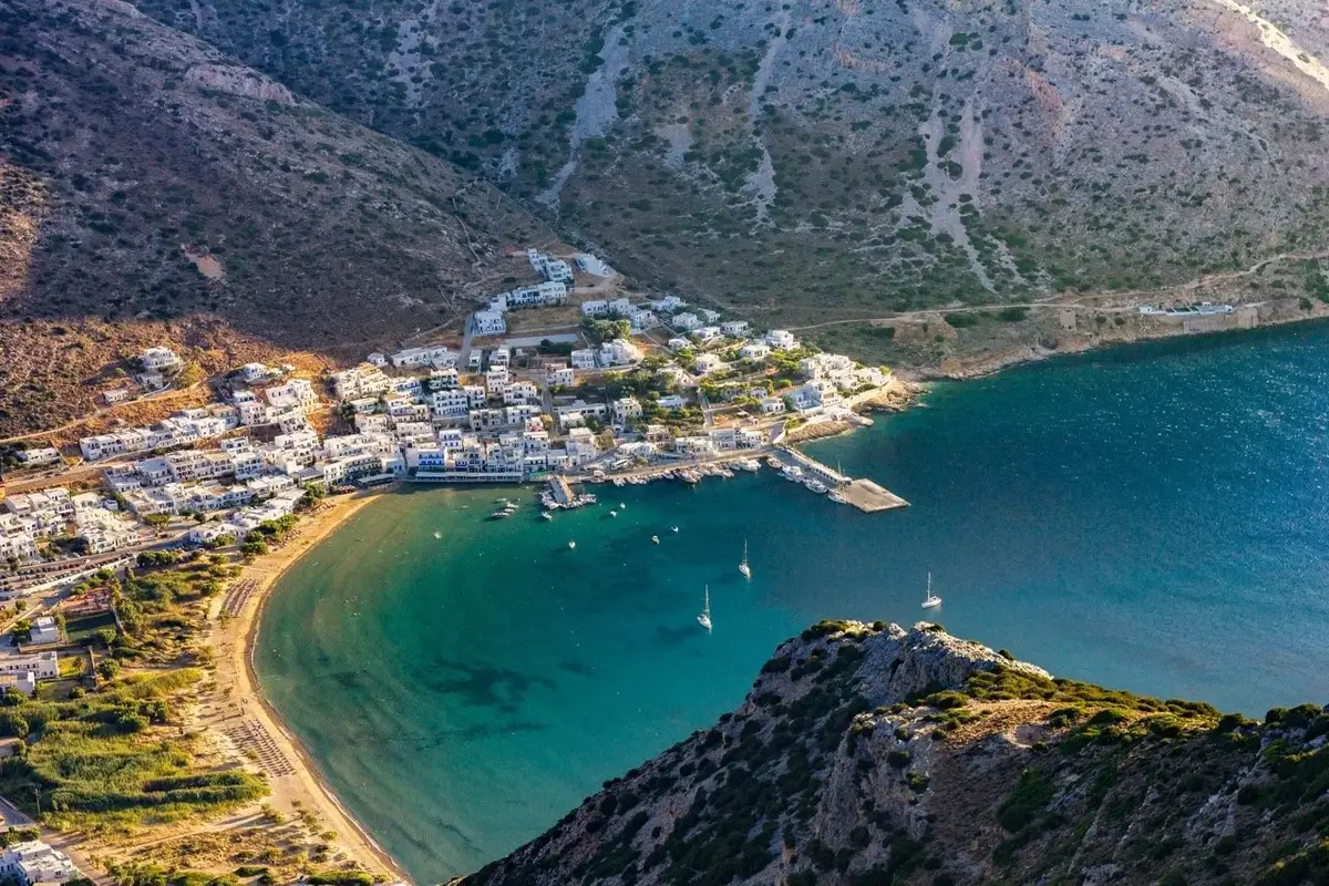 Sifnos – porto e destino de ferry