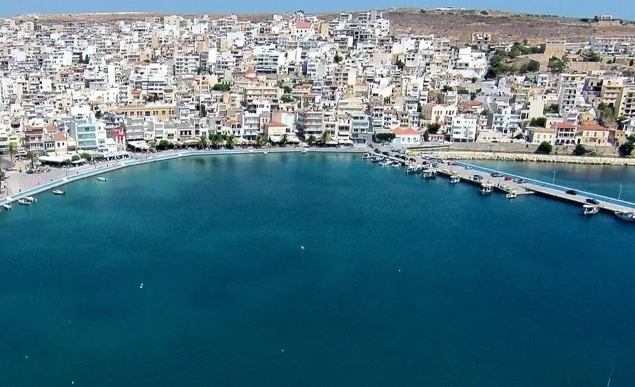 Ferry na rota Pireu–Sitia