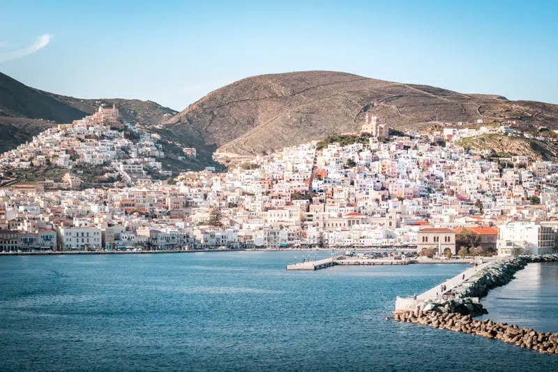 Syros – porto e destino de ferry