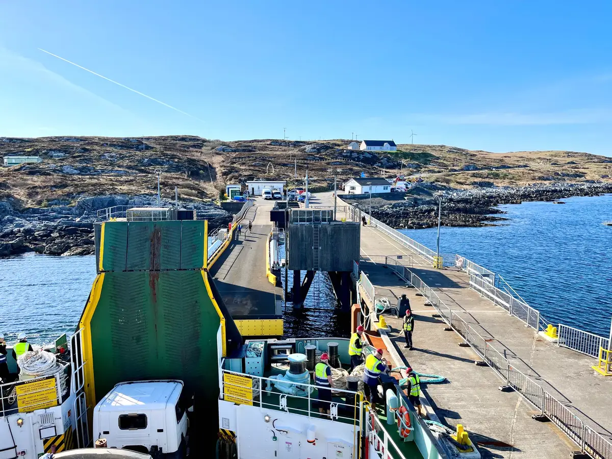 Ferry na rota Oban–Tiree