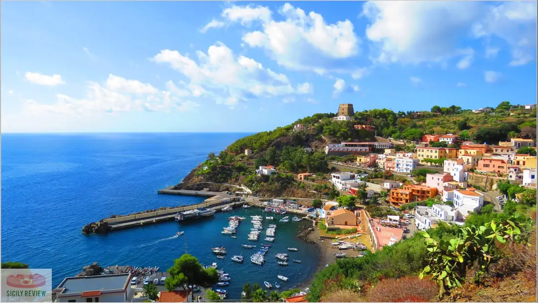 Ustica – porto e destino de ferry