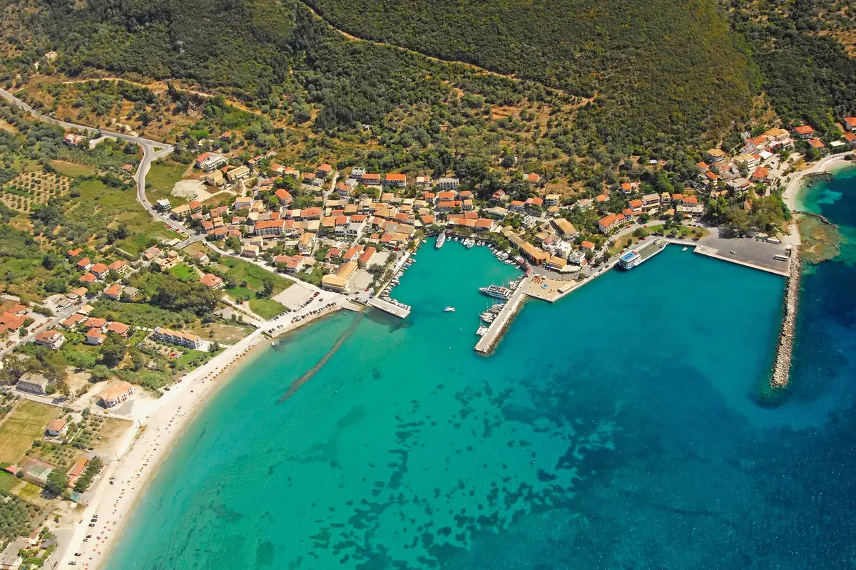 Vasiliki, Lefkada – porto e destino de ferry