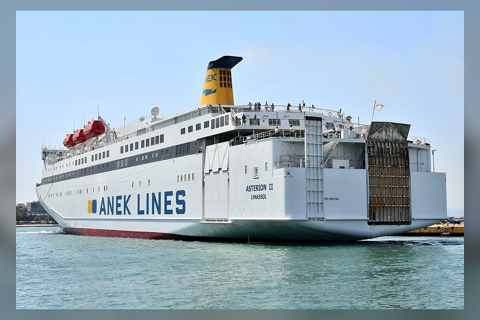 Ferry de passageiros da ANEK Lines em serviço para Creta