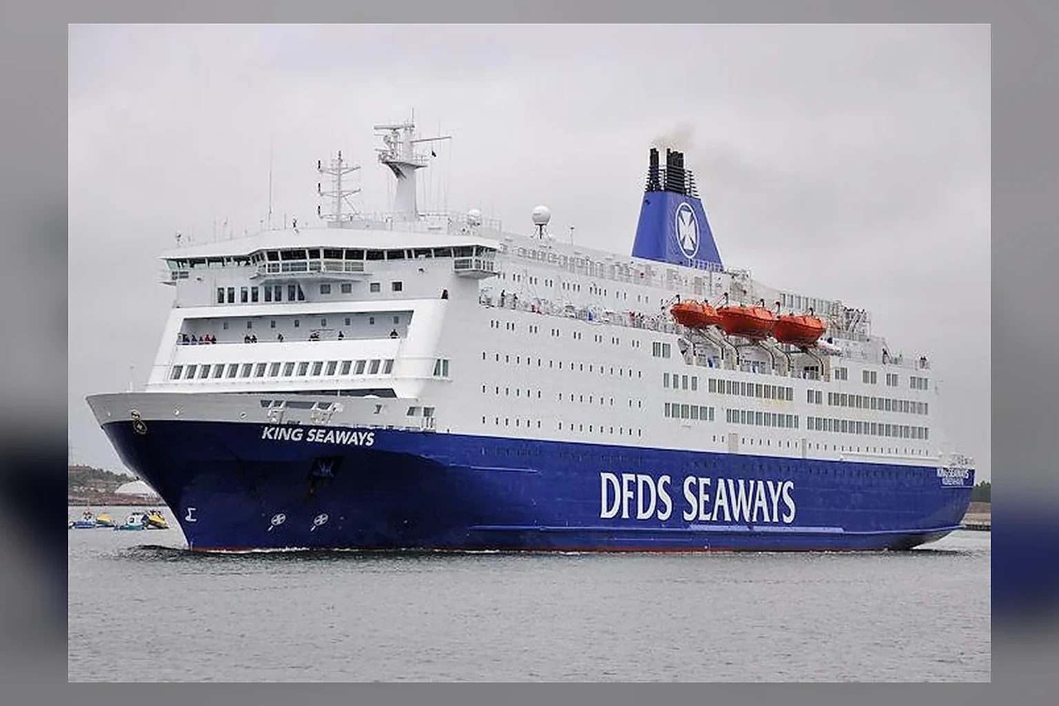 Ferry de passageiros DFDS Seaways no mar