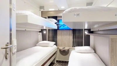Cabine interior para quatro pessoas a bordo do W.B. Yeats da Irish Ferries