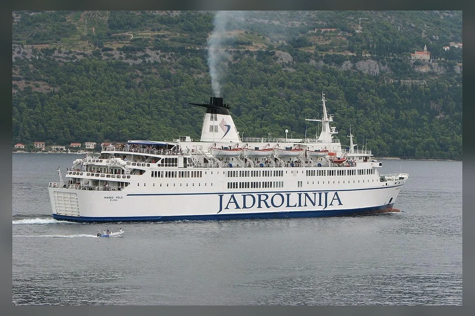 Jadrolinija ferry Dalmacija sailing in the Adriático
