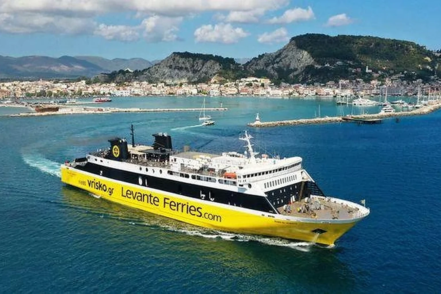 Ferry Levante Ferries de passageiros e veículos no Mar Jónico