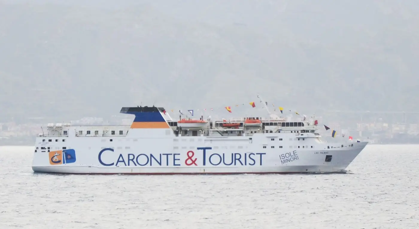 Ferry de passageiros de Caronte & Tourist Isole Minori – Siremar